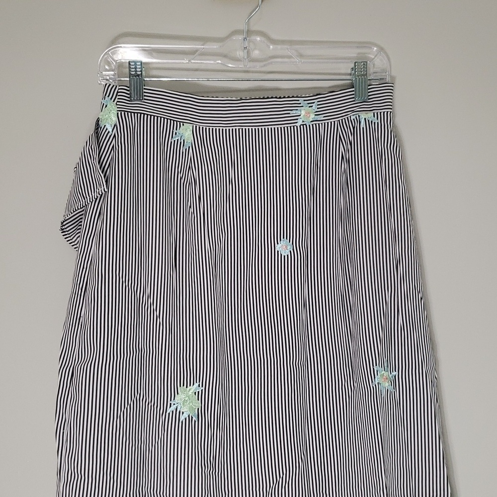 Dance & Marvel Midi Skirt Medium Black White Stripe Floral Ruffle Embroidered - Picture 7 of 16